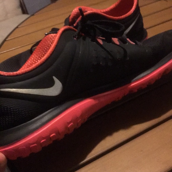 Women’s size 10 Nike’s - Picture 3 of 3